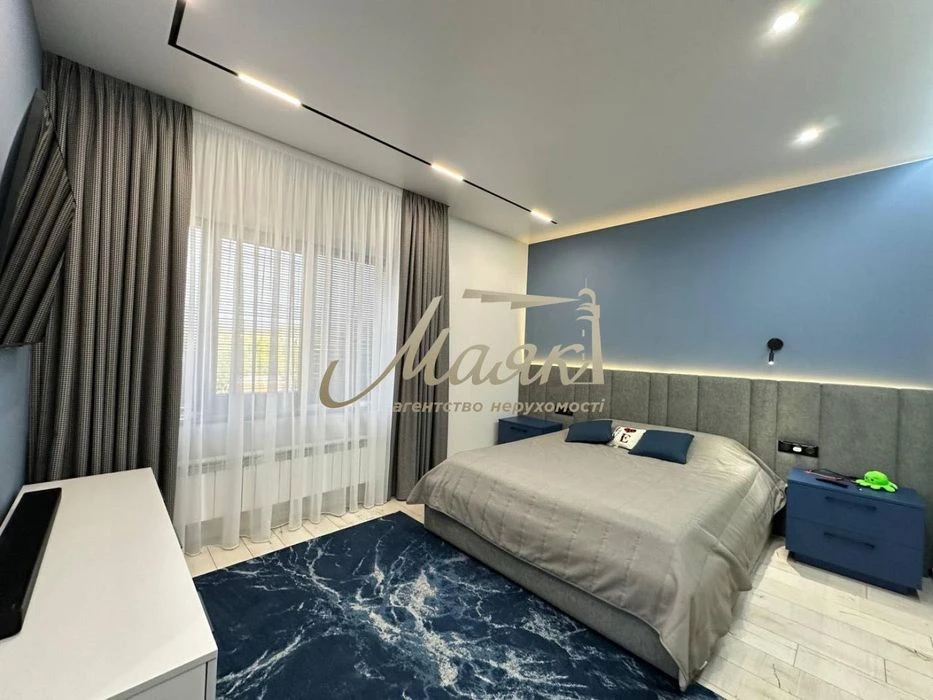 Cool house with new renovation in a quiet location.