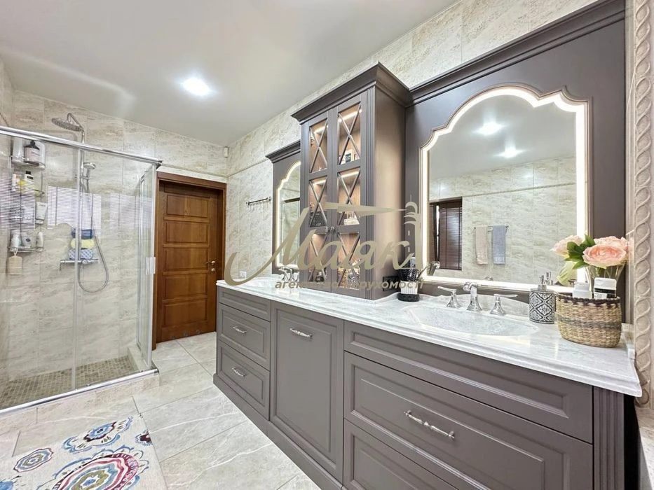 Cool house with new renovation in a quiet location.