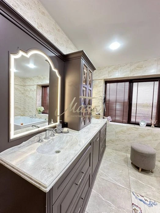 Cool house with new renovation in a quiet location.