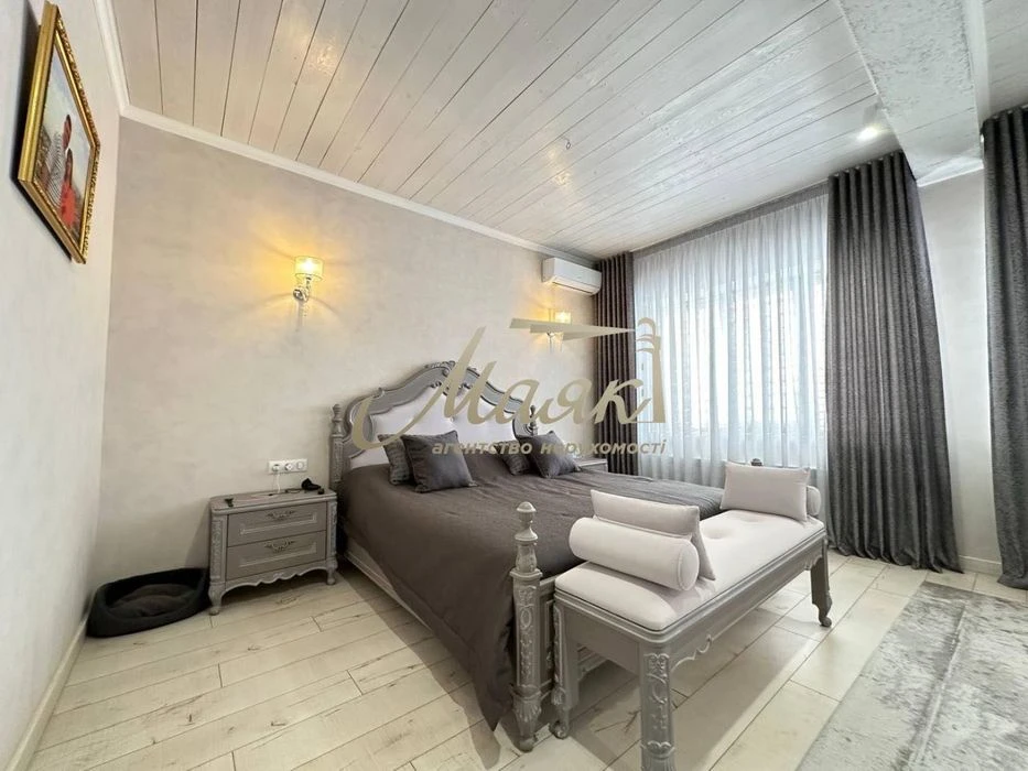 Cool house with new renovation in a quiet location.
