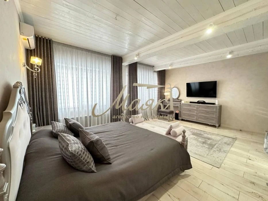 Cool house with new renovation in a quiet location.