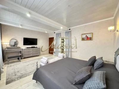 Cool house with new renovation in a quiet location.
