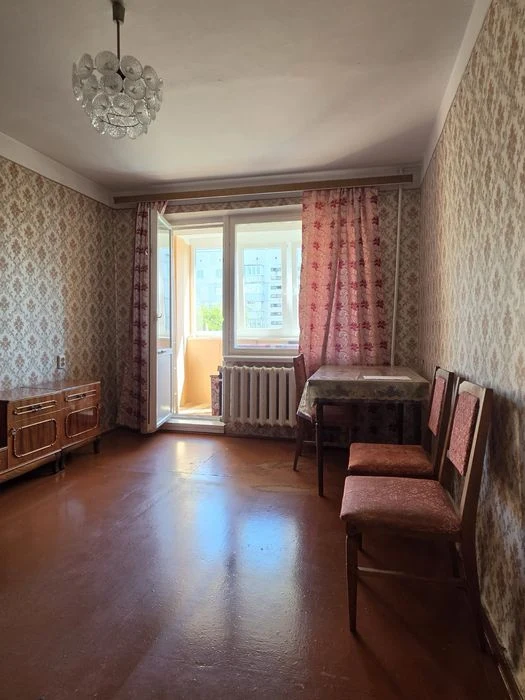 Продається 3х кімнатна, ГОЛОВНА (ТЦ ДЕПОТ), БАЛКОН + ЛОДЖИЯ.