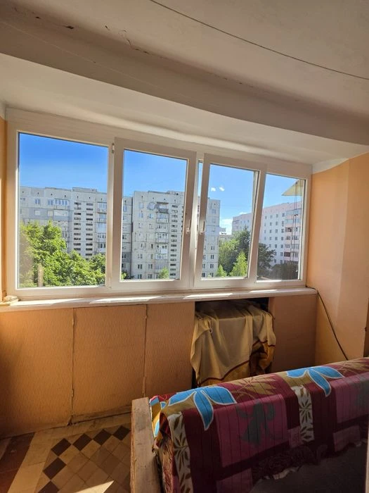 Продається 3х кімнатна, ГОЛОВНА (ТЦ ДЕПОТ), БАЛКОН + ЛОДЖИЯ.