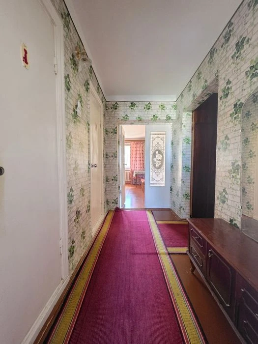 Продається 3х кімнатна, ГОЛОВНА (ТЦ ДЕПОТ), БАЛКОН + ЛОДЖИЯ.