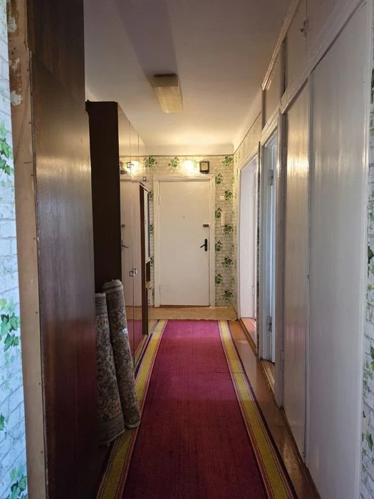 Продається 3х кімнатна, ГОЛОВНА (ТЦ ДЕПОТ), БАЛКОН + ЛОДЖИЯ.