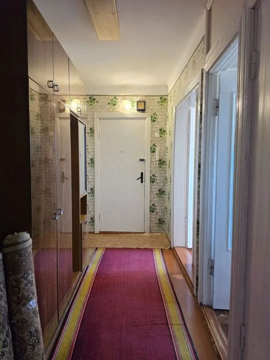 Продається 3х кімнатна, ГОЛОВНА (ТЦ ДЕПОТ), БАЛКОН + ЛОДЖИЯ.