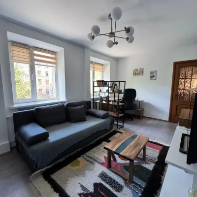 WITHOUT% Podil Tarasa Shevchenko 25 min 2nd floor 3 rooms 63 sq m Kyryliv