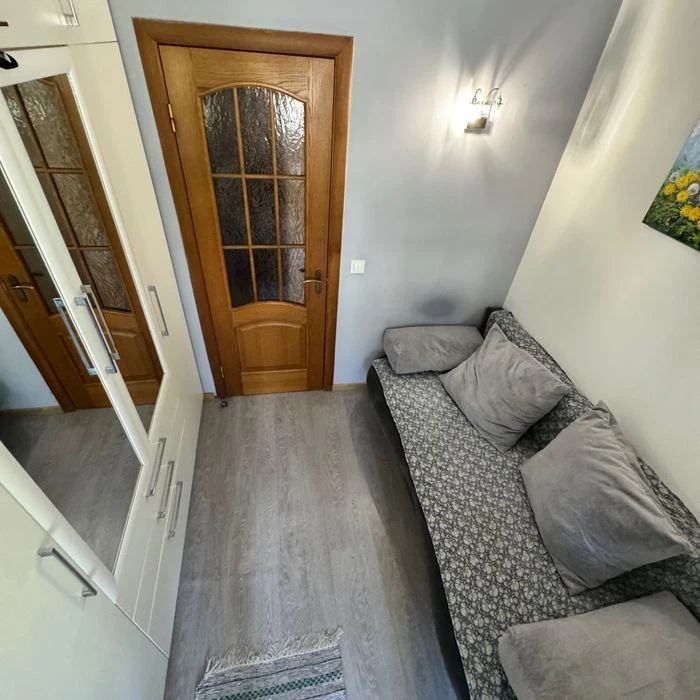 WITHOUT% Podil Tarasa Shevchenko 25 min 2nd floor 3 rooms 63 sq m Kyryliv