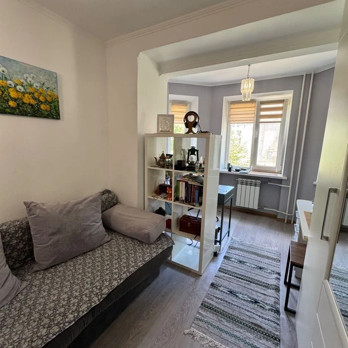 WITHOUT% Podil Tarasa Shevchenko 25 min 2nd floor 3 rooms 63 sq m Kyryliv