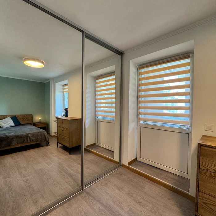 WITHOUT% Podil Tarasa Shevchenko 25 min 2nd floor 3 rooms 63 sq m Kyryliv