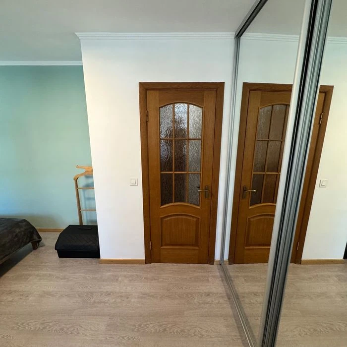 WITHOUT% Podil Tarasa Shevchenko 25 min 2nd floor 3 rooms 63 sq m Kyryliv