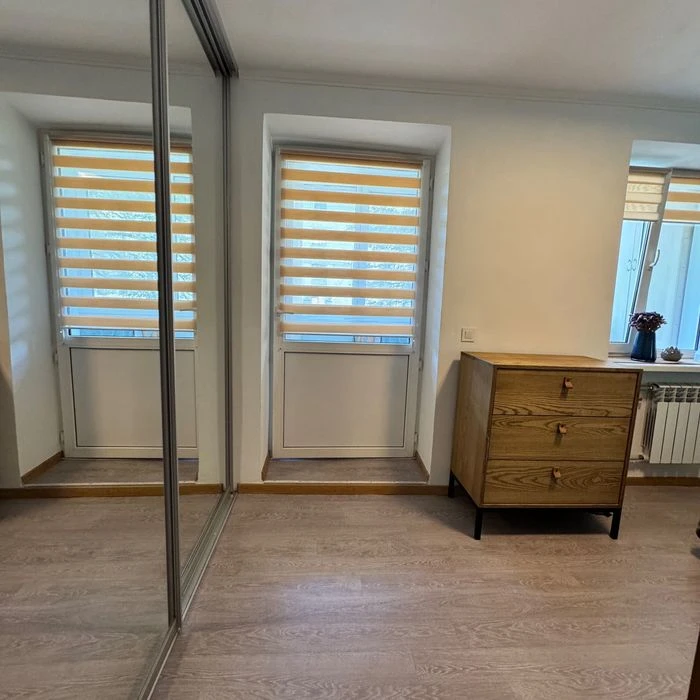 WITHOUT% Podil Tarasa Shevchenko 25 min 2nd floor 3 rooms 63 sq m Kyryliv