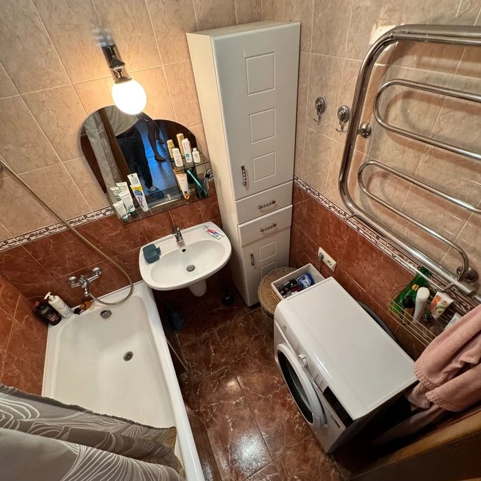 WITHOUT% Podil Tarasa Shevchenko 25 min 2nd floor 3 rooms 63 sq m Kyryliv