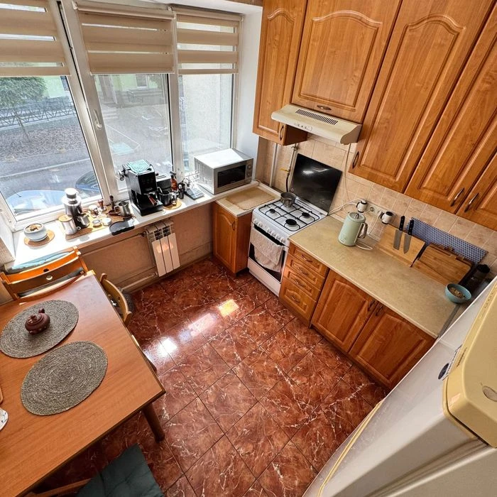 WITHOUT% Podil Tarasa Shevchenko 25 min 2nd floor 3 rooms 63 sq m Kyryliv