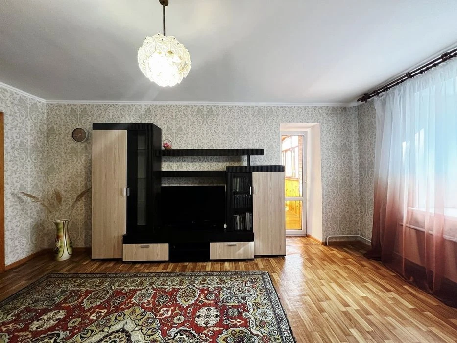Продаж 4 кімн квартири по вул 1 Танкової Бригади 27. Меблі.