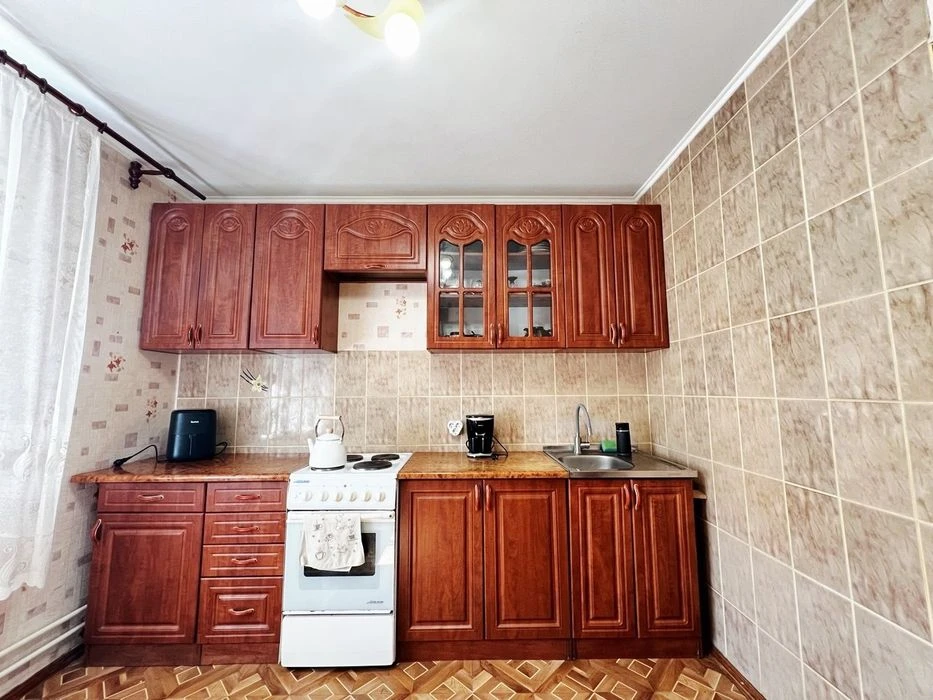 Продаж 4 кімн квартири по вул 1 Танкової Бригади 27. Меблі.