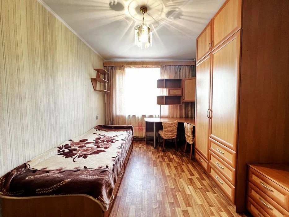 Продаж 4 кімн квартири по вул 1 Танкової Бригади 27. Меблі.