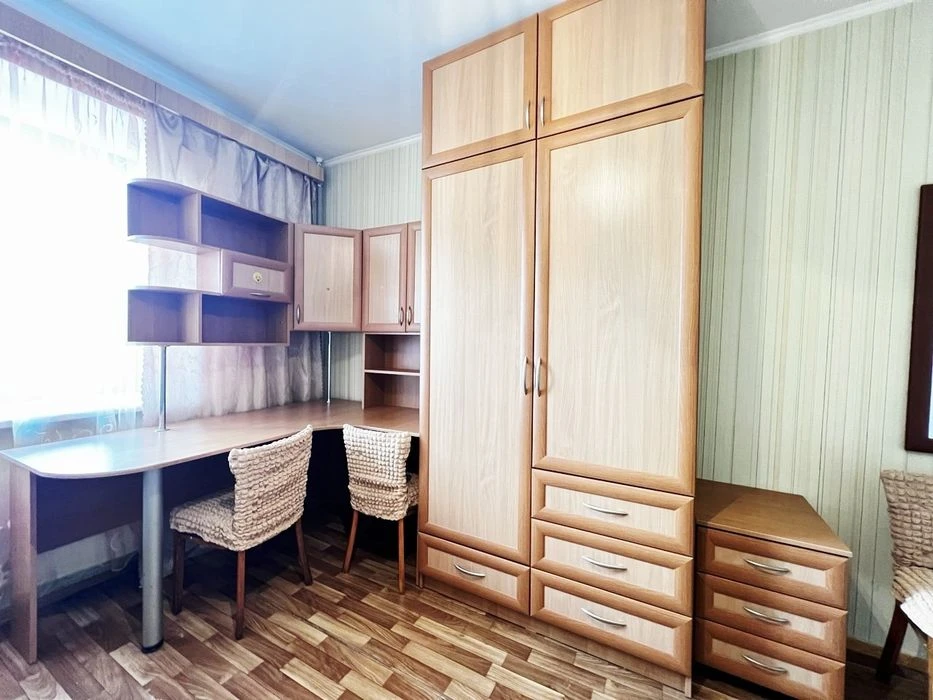 Продаж 4 кімн квартири по вул 1 Танкової Бригади 27. Меблі.