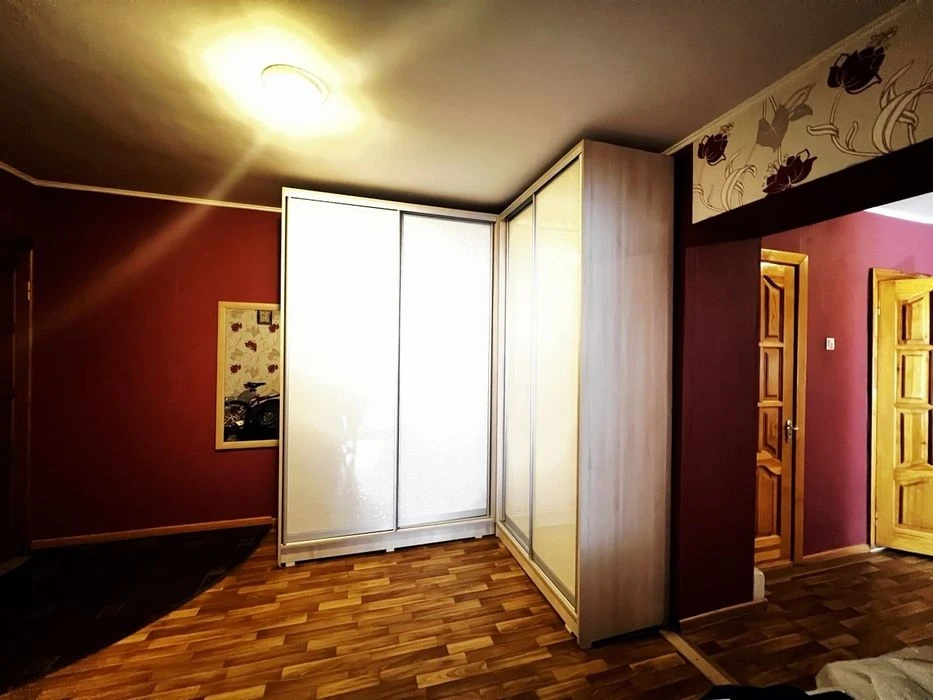 Продаж 4 кімн квартири по вул 1 Танкової Бригади 27. Меблі.