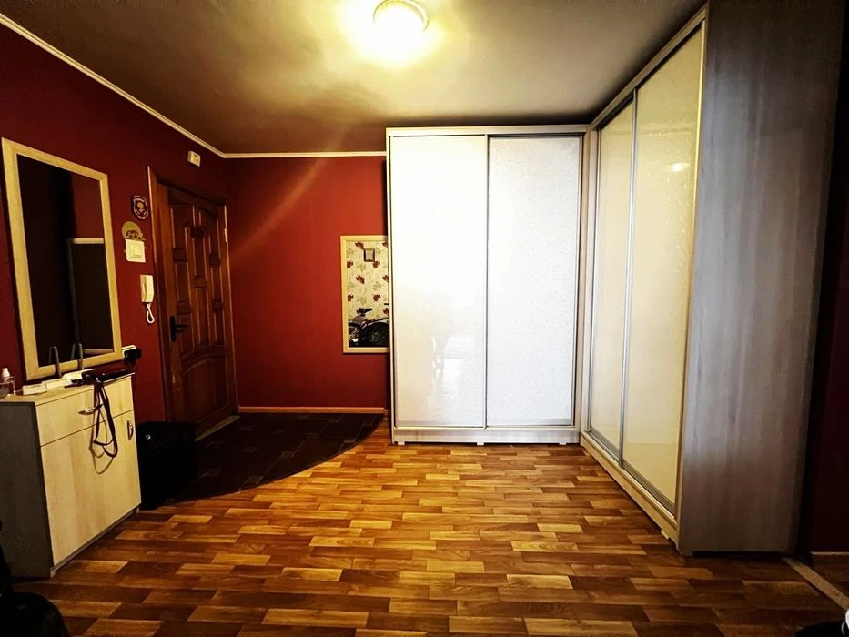 Продаж 4 кімн квартири по вул 1 Танкової Бригади 27. Меблі.