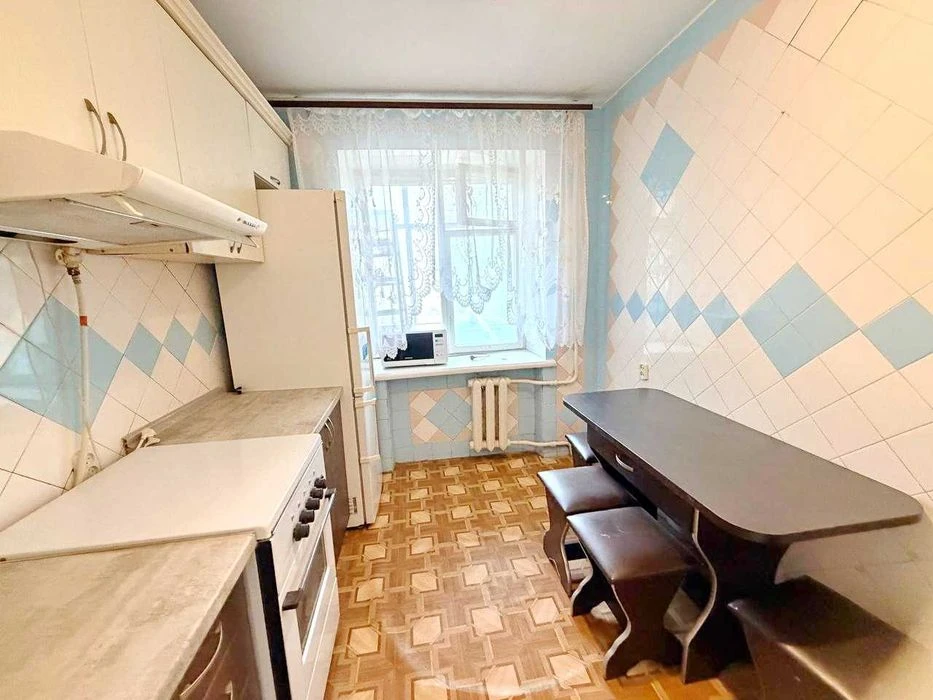 Продаж великої 3к квартири з окремими кімнатами. Зручний 2 п