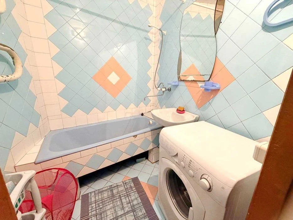 Продаж великої 3к квартири з окремими кімнатами. Зручний 2 п