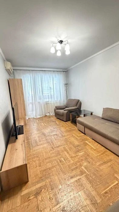 Оренда двокімнатної квартири, вул. Героїв Дніпра, 1 метро «М