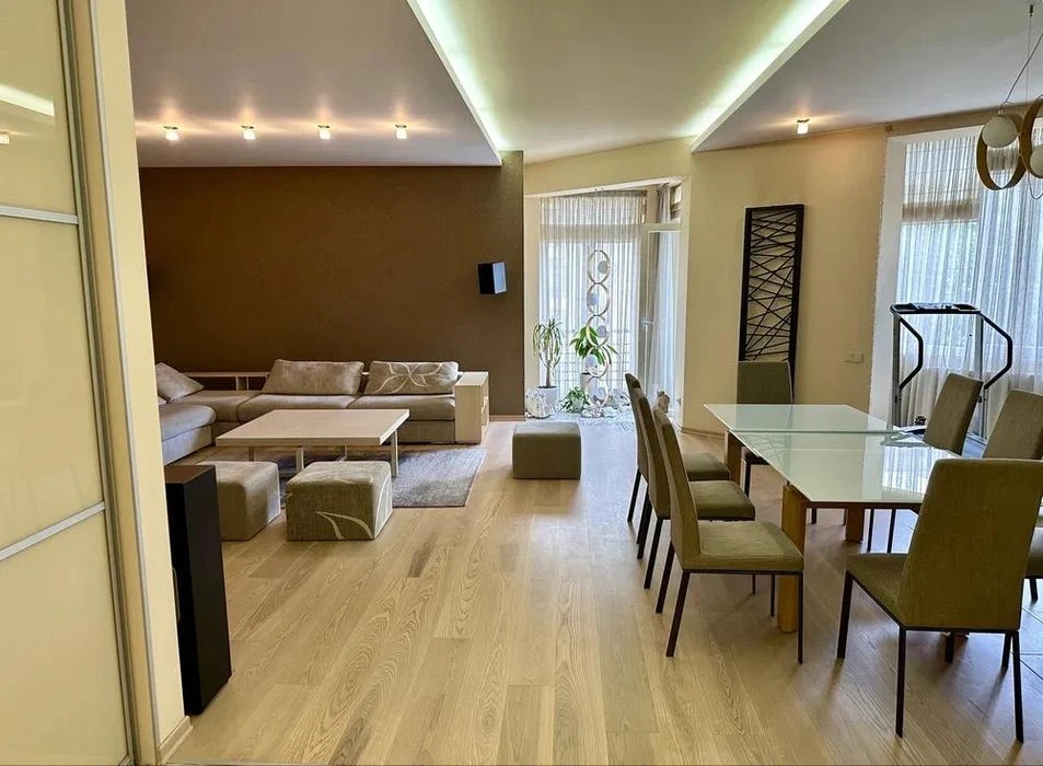 Продаж 4 кімн.квартира 154 м² 3/6ц вул.Леся Курбаса 350000$
