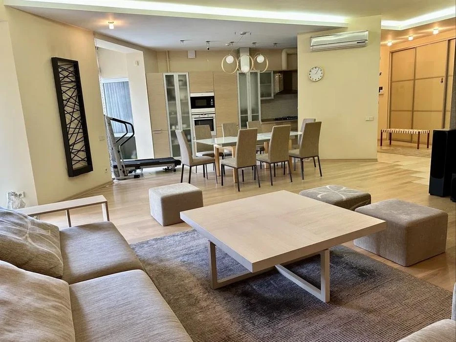 Продаж 4 кімн.квартира 154 м² 3/6ц вул.Леся Курбаса 350000$