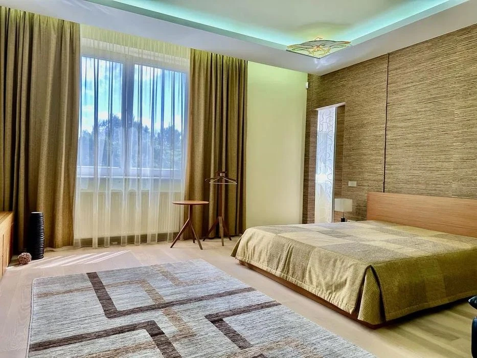 Продаж 4 кімн.квартира 154 м² 3/6ц вул.Леся Курбаса 350000$