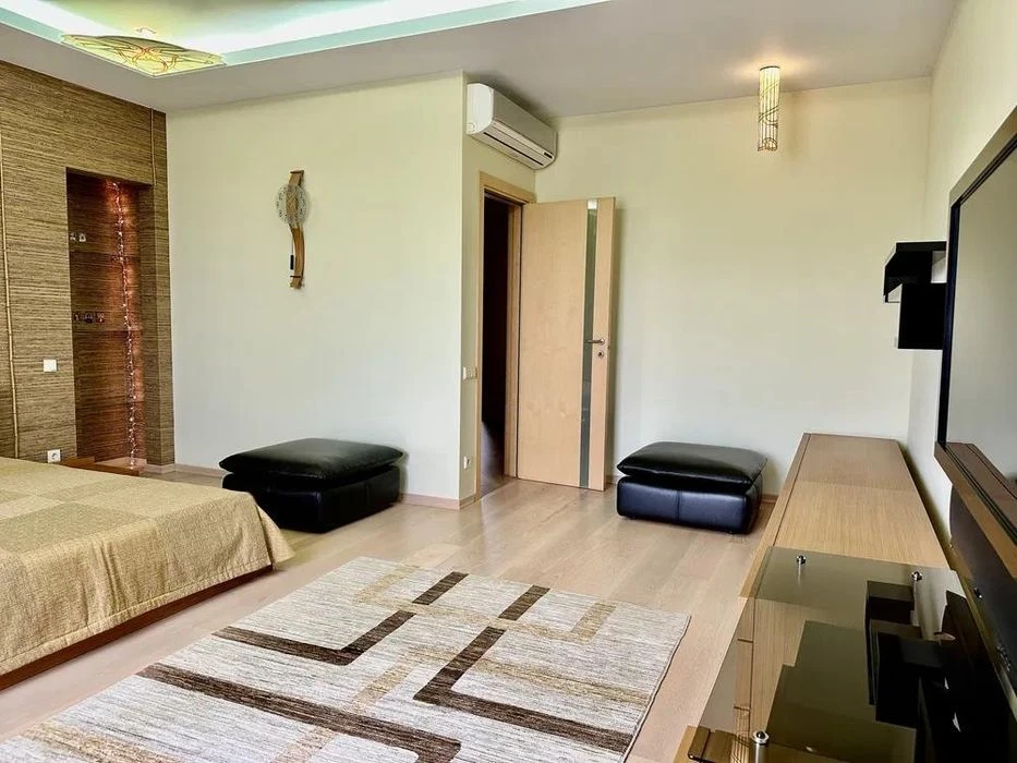 Продаж 4 кімн.квартира 154 м² 3/6ц вул.Леся Курбаса 350000$