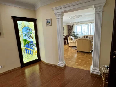 Квартира. Київ, Срібнокільська вул.
