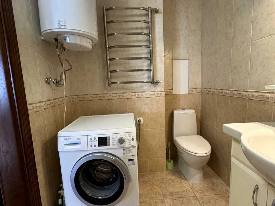 Квартира. Київ, Срібнокільська вул.