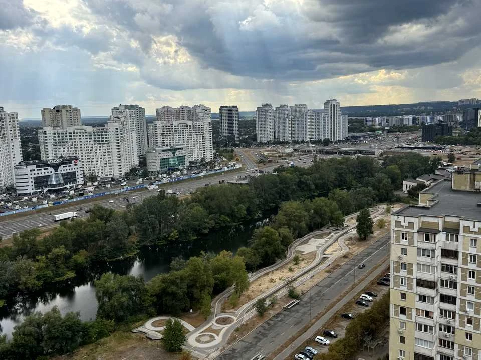Квартира. Київ, Срібнокільська вул.