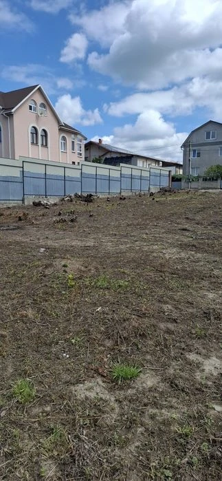 Продам ділянку  в Лезнево