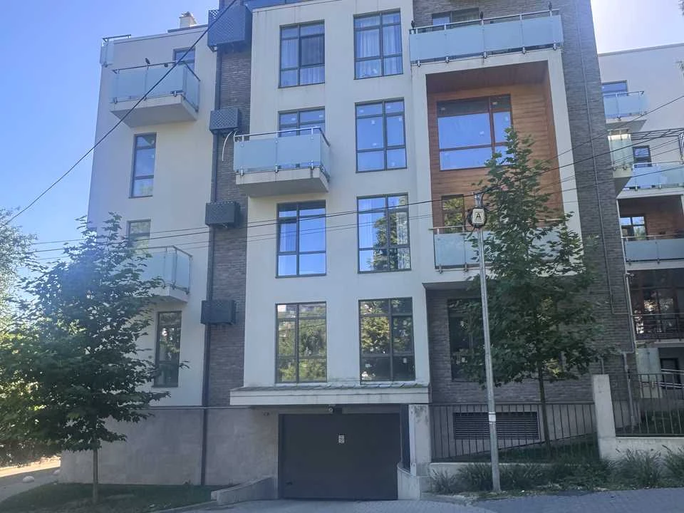 Квартира. Львів, Петра Карманського вул. ()