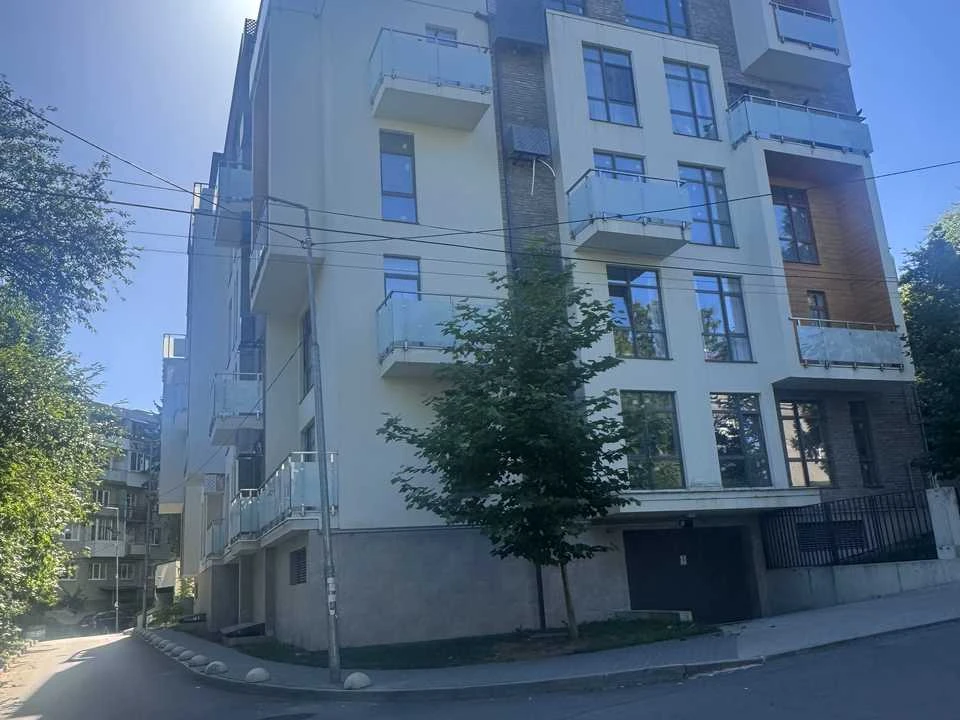 Квартира. Львів, Петра Карманського вул. ()