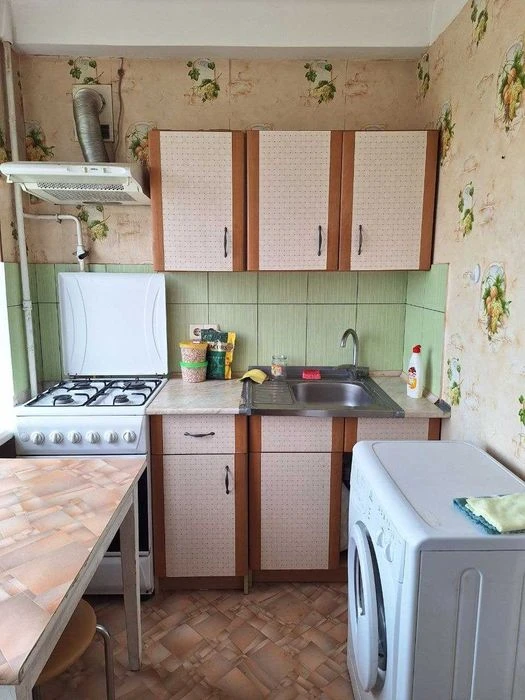 Продаж 1 кімн вул Харківське шосе, 21  32 кв.м. Гарний стан.