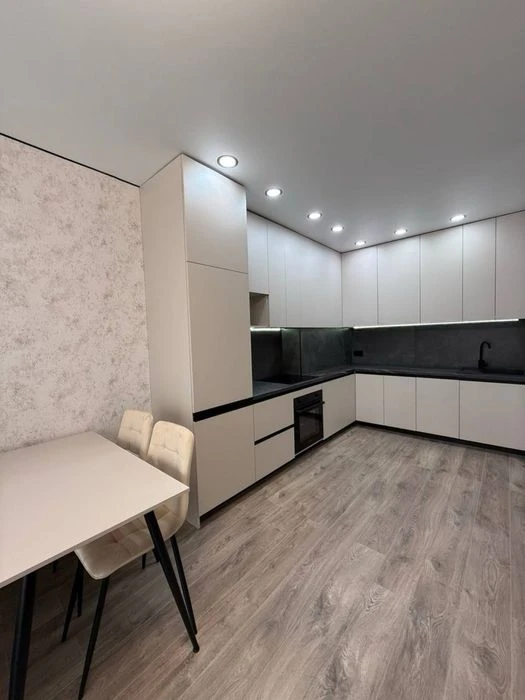 Продам 2 комн Квартира ЖК Барви Тополя
