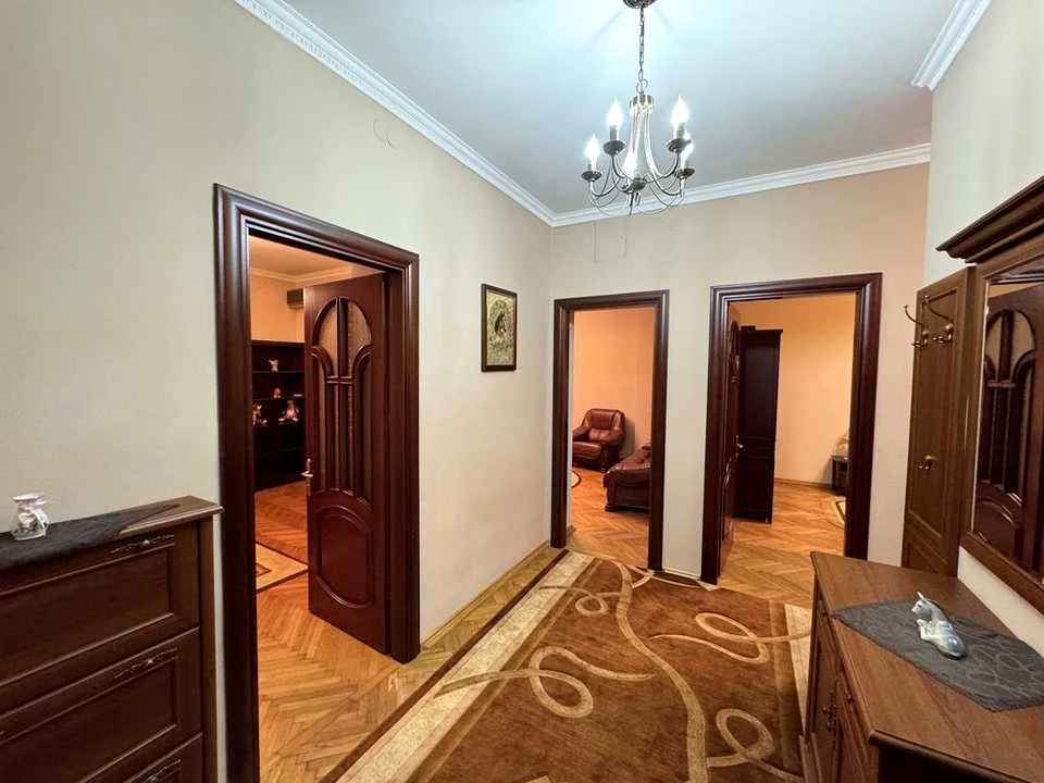 Квартира. Львів, Дмитра Вітовського вул. ()