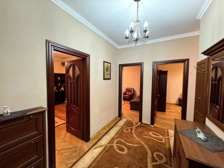 Квартира. Львів, Дмитра Вітовського вул. ()