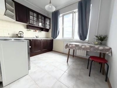вул. Махова 4Г ( Жолудева ), 3 окремі кімнати.