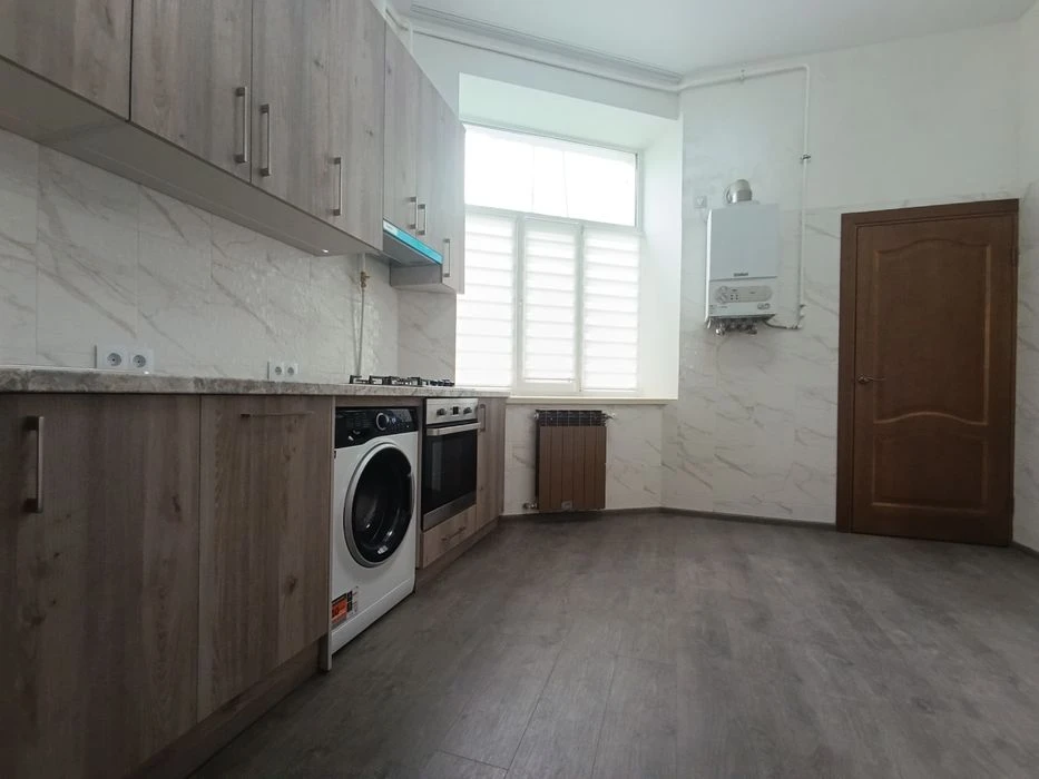 Продам 1 кімнатну квартиру по вул. Драгоманова