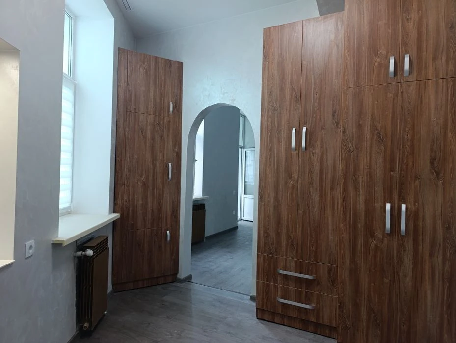 Продам 1 кімнатну квартиру по вул. Драгоманова