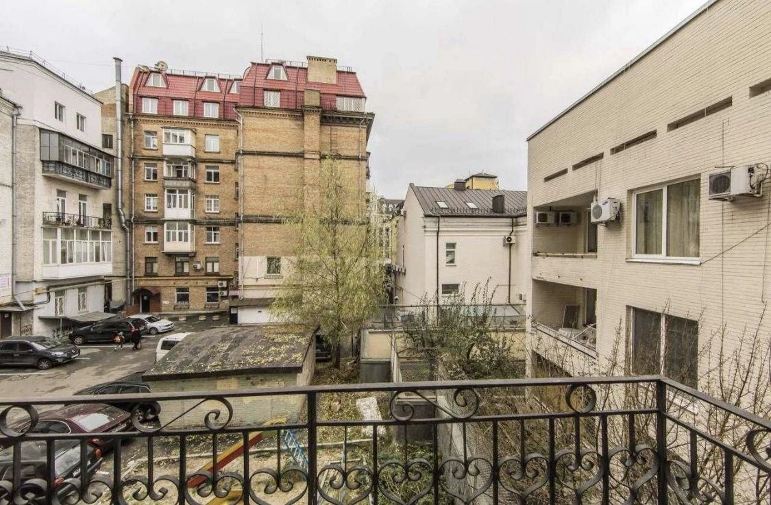 Продаж квартири вул. Рейтарська 31/16 в Києві / W-7461277