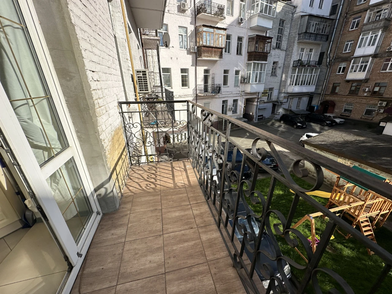 Продаж квартири вул. Рейтарська 31/16 в Києві / W-7461277