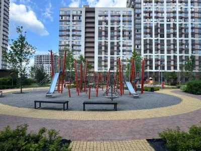 Трикімнатна квартира з відкритим балконом в ЖК Варшавський 2