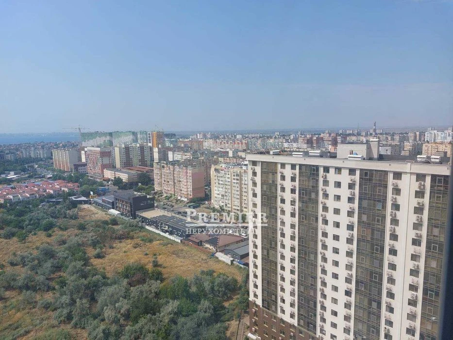 Продам видову 2-х кімнатну квартиру на  Академіка Сахарова!
