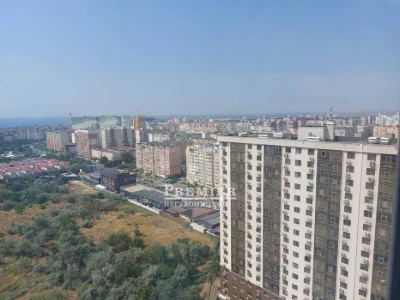 Продам видову 2-х кімнатну квартиру на  Академіка Сахарова!